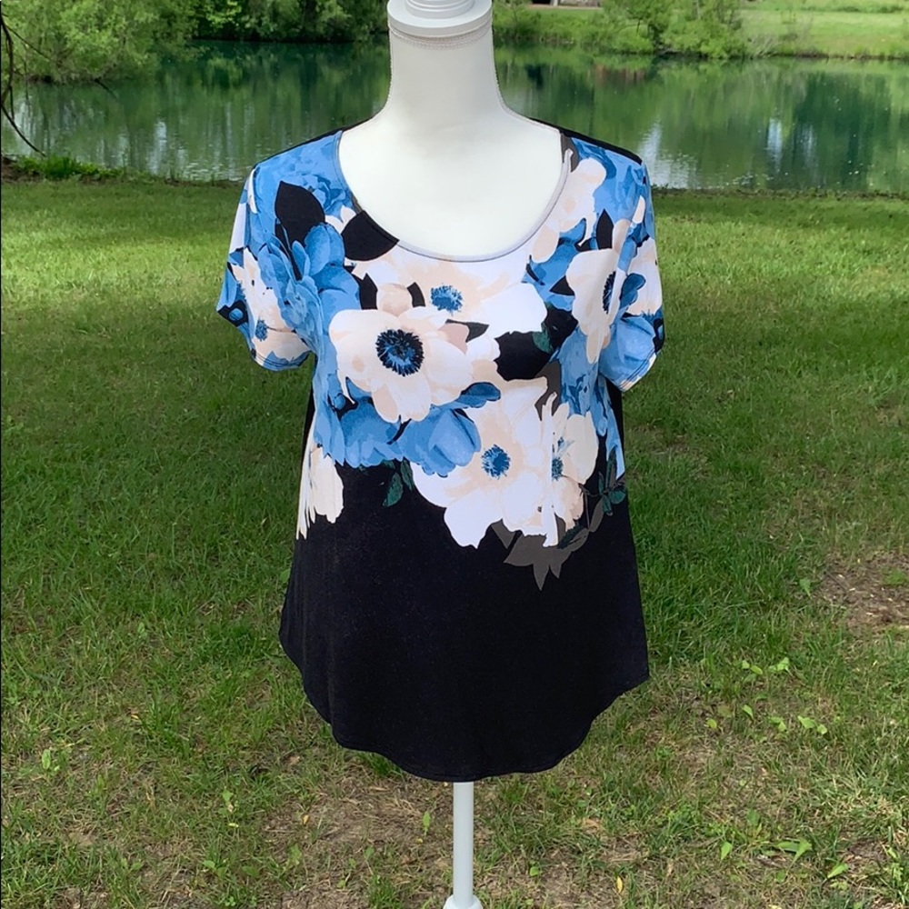 👚Alfani Short Sleeve Tee Black w/Flowers SzPL GUC